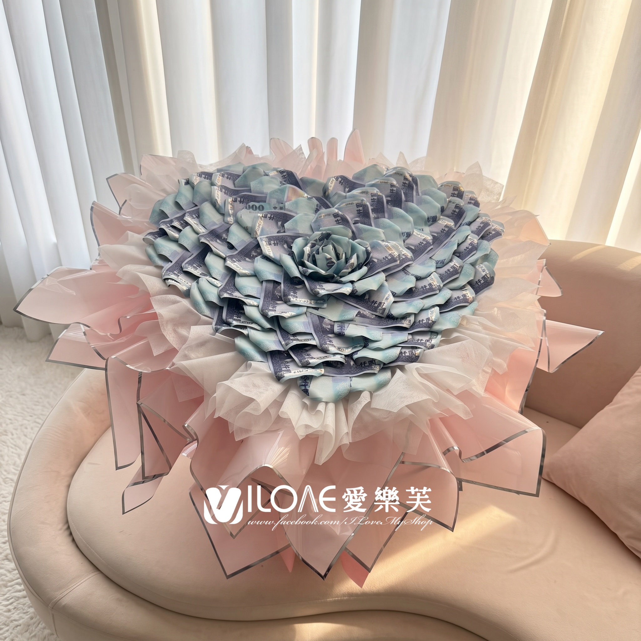 藍曜花海<br><span style="font-size: 18px;">A29 千層玫瑰<br>(不含66張現金)</span>